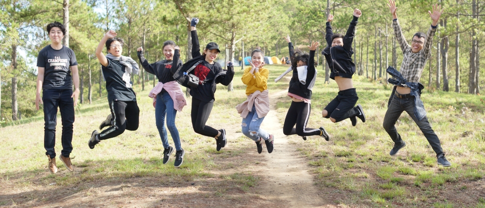 Group-Camping-Retreat-with-Private-Tour-Guide-1000x430