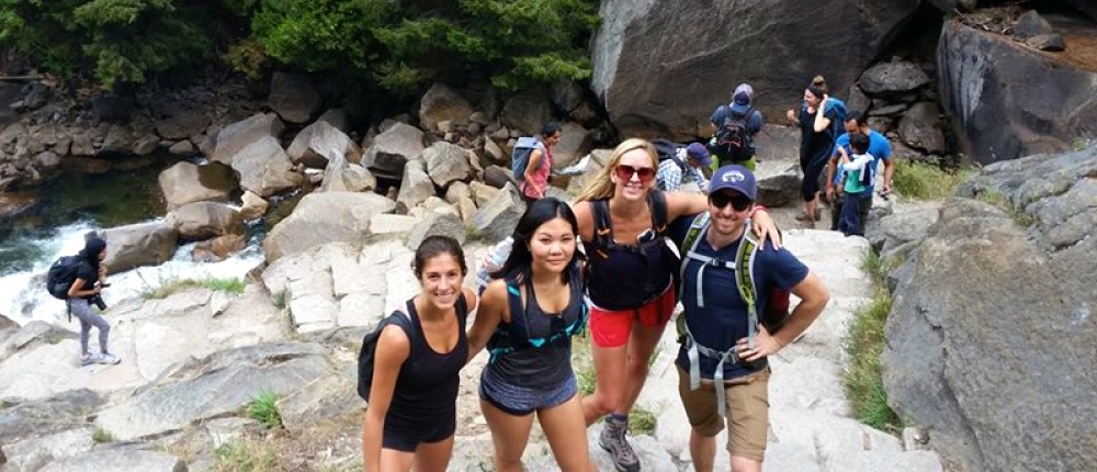 Yosemite-Group-Tour-Hiking-1000x430